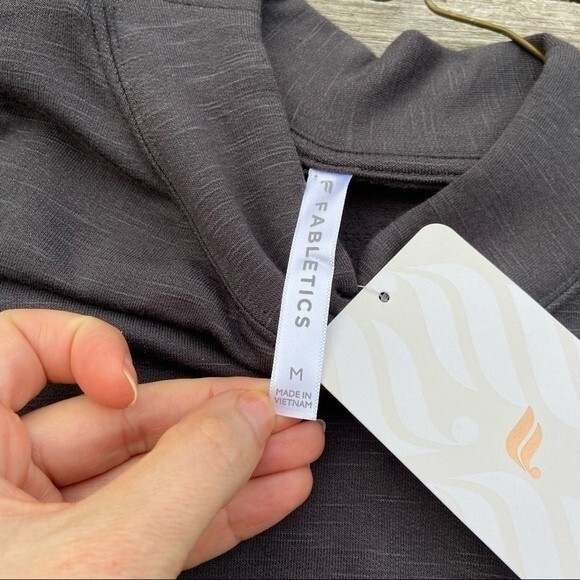 Fabletics Luna Long-Sleeve Pullover Castle Rock M NWT - Picture 11 of 11